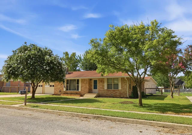 Photo 2 of Single family home for sale at 758 Carl Dr, New Braunfels, TX 78130 | MLS# 2004209 | Listing updated on 2026-09-27