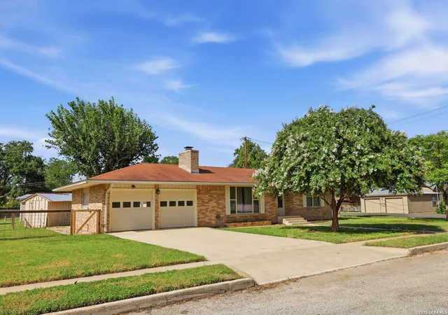 Photo 1 of Single family home for sale at 758 Carl Dr, New Braunfels, TX 78130 | MLS# 2004209 | Listing updated on 2026-09-27