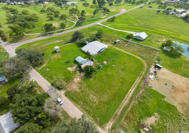4th image of 2721 County Road 676, Devine, TX 78016 | MLS# 2004210
