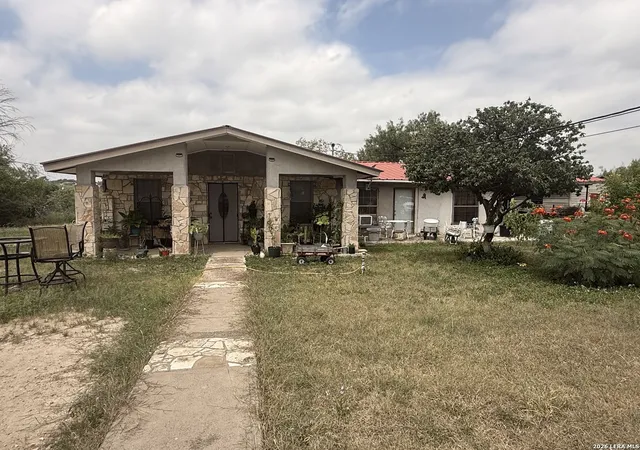 Photo 2 of Single family home for sale at 1634 Avenida Encuentro, Eagle Pass, TX 78852 | MLS# 2004218 | Listing updated on 2026-08-09