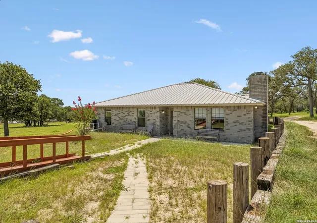 4th image of 661 Hickory Forrest Dr, Seguin, TX 78155 | MLS# 2004221