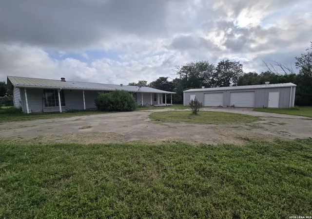 Photo 4 of Single family home for sale at 17490 Interstate 35, Atascosa, TX 78002 | MLS# 2004275 | Listing updated on 2026-08-10
