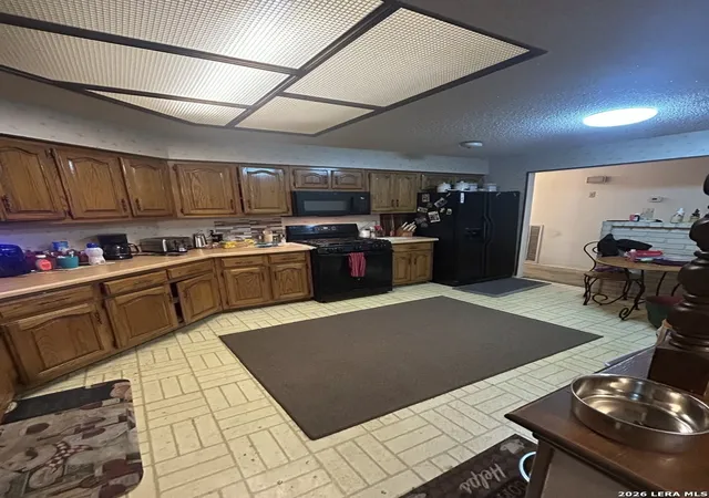 Photo 3 of Sale Pending at 206 High Oak, Universal City, TX 78148 | MLS# 2004289 | Listing updated on 2026-08-31