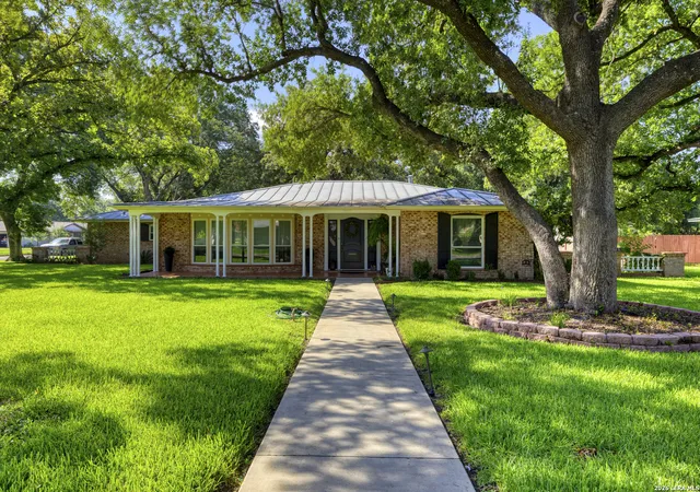 1st image of 921 Maple, Uvalde, TX 78801 | MLS# 2004299