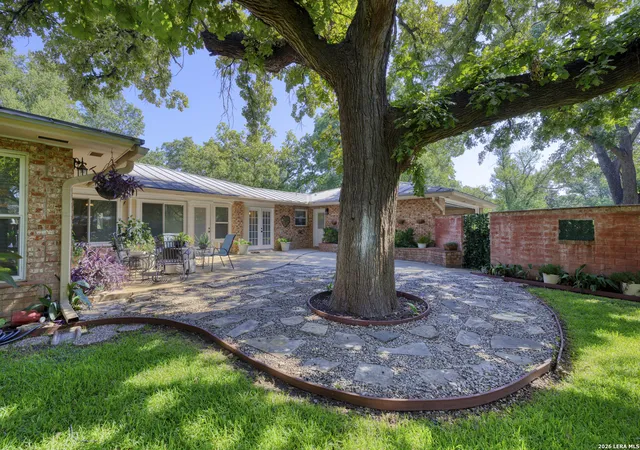 4th image of 921 Maple, Uvalde, TX 78801 | MLS# 2004299