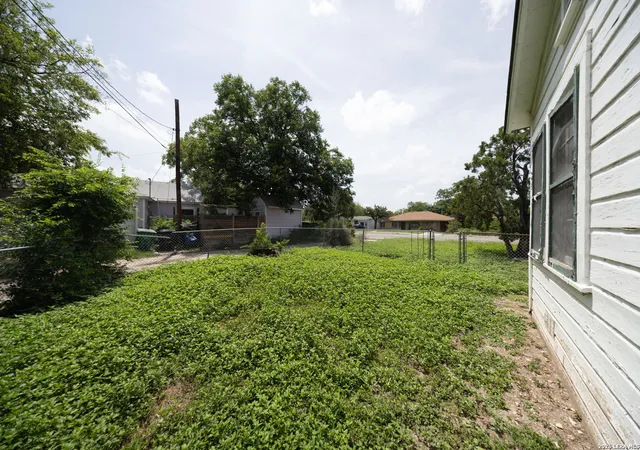 Photo 3 of Sale Pending at 1115 Donaldson Ave, San Antonio, TX 78228 | MLS# 2004303 | Listing updated on 2026-08-07
