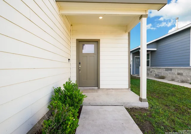 Photo 3 of Single family home for sale at 3915 Ivy Path, St. Hedwig, TX 78152 | MLS# 2004313 | Listing updated on 2026-09-05