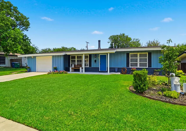 Photo 3 of Sale Pending at 355 Rexford Dr, San Antonio, TX 78216 | MLS# 2004316 | Listing updated on 2026-09-01
