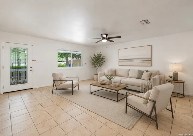 3rd image of 354-356 Bobolink, New Braunfels, TX 78130 | MLS# 2004328