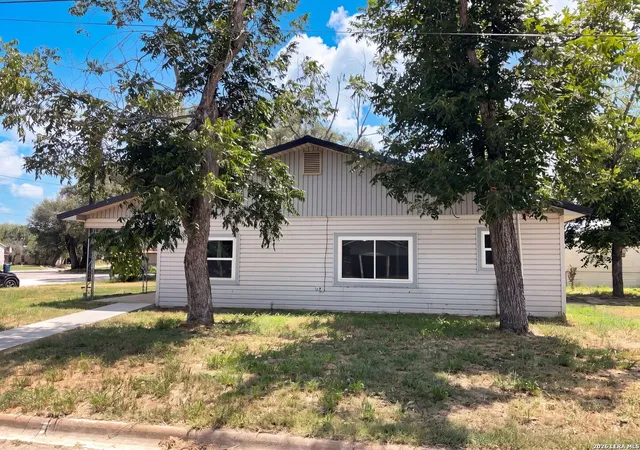16th image of 725 Kelly St, Poteet, TX 78065 | MLS# 2004343