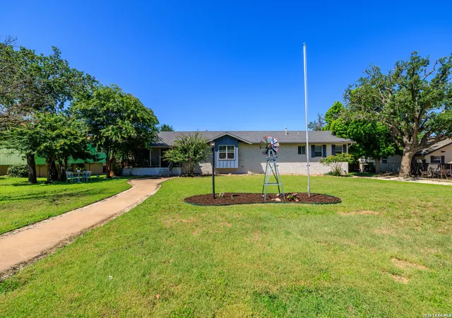 Photo 2 of Single family home for sale at 1009 W Main St, Kerrville, TX 78028 | MLS# 2004344 | Listing updated on 2026-09-02