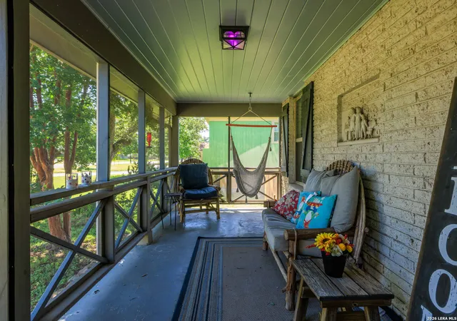 Photo 3 of Single family home for sale at 1009 W Main St, Kerrville, TX 78028 | MLS# 2004344 | Listing updated on 2026-09-02