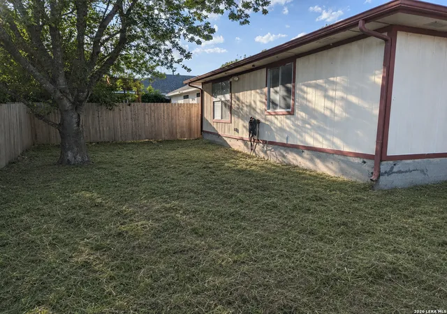 2nd image of 808 Lago Vista St, San Marcos, TX 78666 | MLS# 2004356