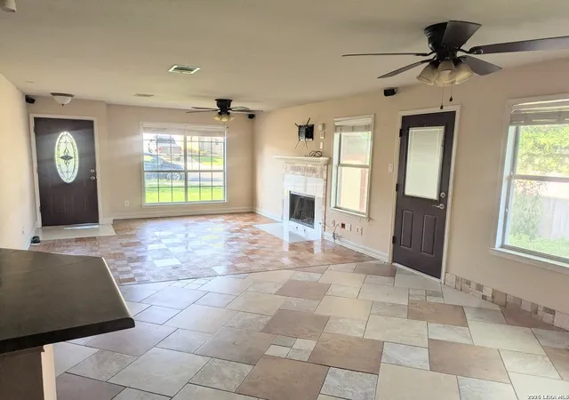 Photo 4 of Sale Pending at 808 Lago Vista St, San Marcos, TX 78666 | MLS# 2004356 | Listing updated on 2026-08-10