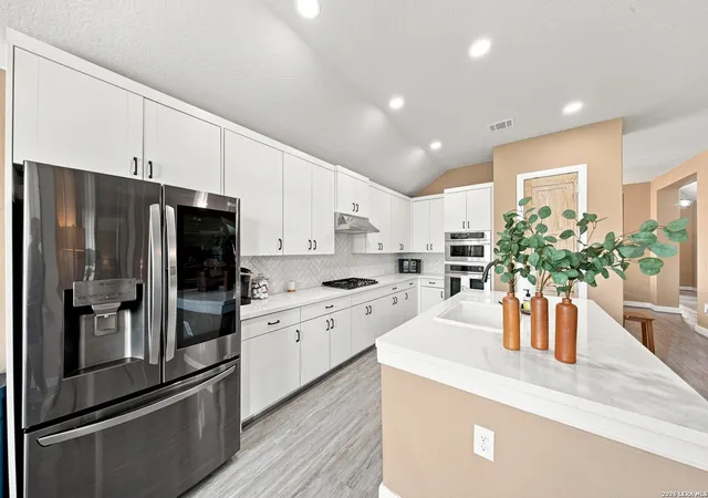 Photo 4 of Single family home for sale at 814 Swift Fox, Cibolo, TX 78108 | MLS# 2004363 | Listing updated on 2026-09-14