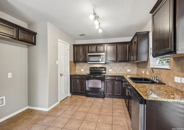 Photo 2 of Single family home for sale at 2535 Fayette Dr, New Braunfels, TX 78130 | MLS# 2004395 | Listing updated on 2026-09-18