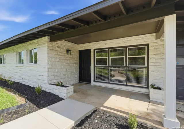 Photo 3 of Sale Pending at 214 Shadywood Ln, San Antonio, TX 78216 | MLS# 2004396 | Listing updated on 2026-08-20