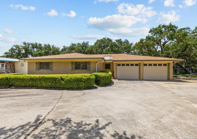Photo 2 of Sale Pending at 1459 Songbird Dr, Canyon Lake, TX 78133 | MLS# 2004405 | Listing updated on 2026-09-06