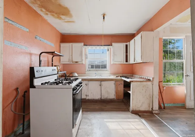 Photo 3 of Single family home for sale at 236 E Baylor St, San Antonio, TX 78204 | MLS# 2004412 | Listing updated on 2026-08-10