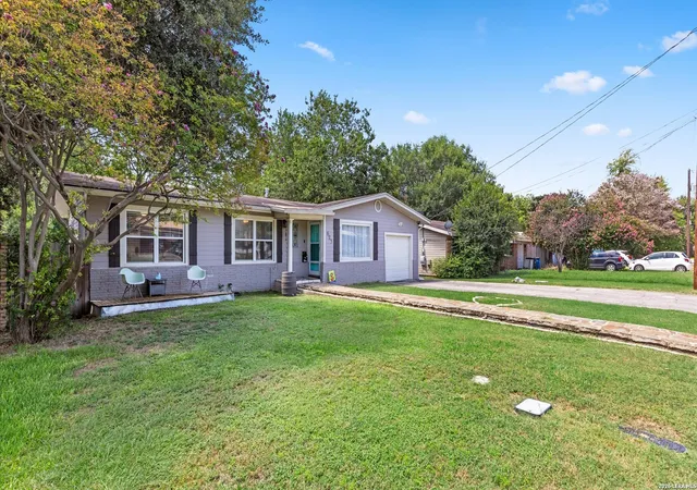 Photo 2 of Single family home for sale at 623 Southeast Ter, New Braunfels, TX 78130 | MLS# 2004454 | Listing updated on 2026-09-14