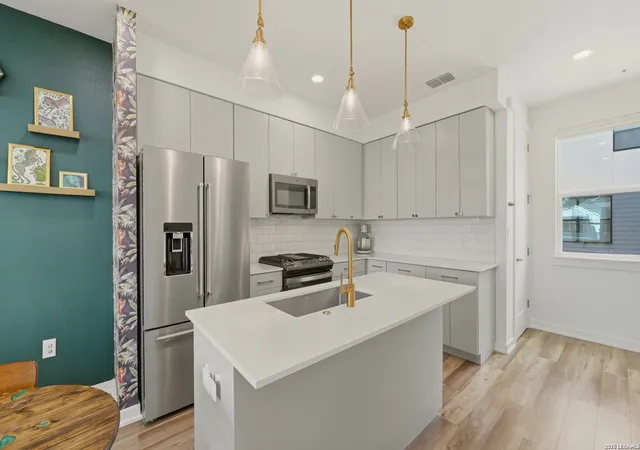 4th image of 653 Stadtbach St # 6, New Braunfels, TX 78130 | MLS# 2004490