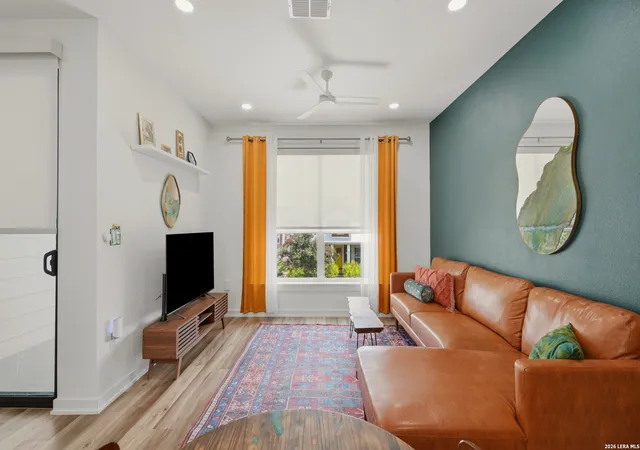 5th image of 653 Stadtbach St # 6, New Braunfels, TX 78130 | MLS# 2004490