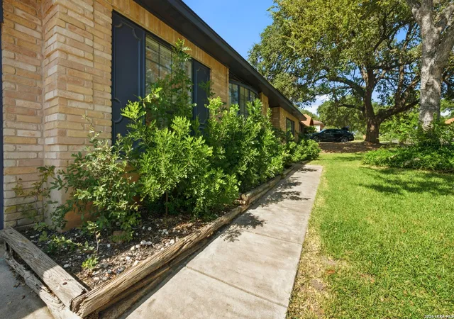 Photo 3 of Single family home for sale at 7867 Lark Rdg, San Antonio, TX 78250 | MLS# 2004509 | Listing updated on 2026-09-14