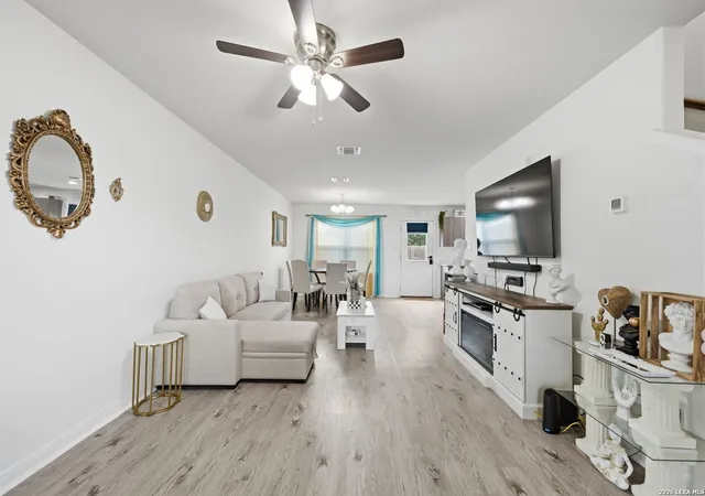 Photo 4 of Single family home for sale at 228 Mar Hill St, Seguin, TX 78155 | MLS# 2004510 | Listing updated on 2026-09-26