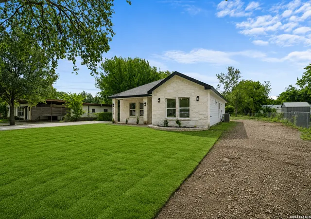 Photo 3 of Single family home for sale at 1110 Florence St, Castroville, TX 78009 | MLS# 2004533 | Listing updated on 2026-09-15