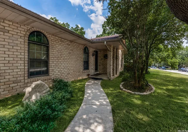 Photo 3 of Sale Pending at 507 Amistad, Universal City, TX 78148 | MLS# 2004535 | Listing updated on 2026-08-31