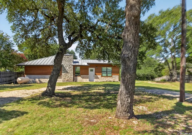 Photo 2 of Single family home for sale at 1932 Canyon Lake Dr, Canyon Lake, TX 78133 | MLS# 2004537 | Listing updated on 2026-09-11