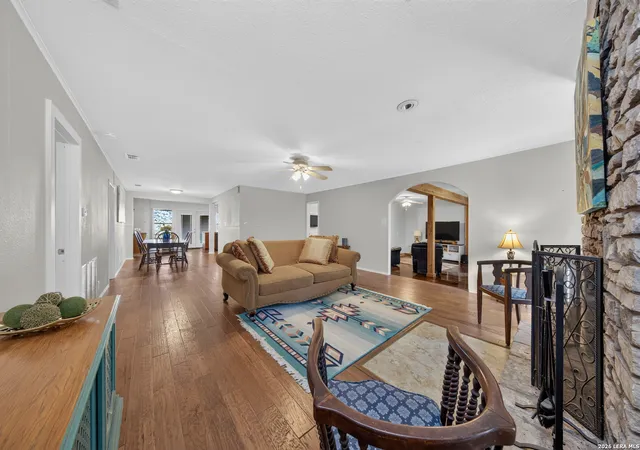 Photo 4 of Single family home for sale at 1932 Canyon Lake Dr, Canyon Lake, TX 78133 | MLS# 2004537 | Listing updated on 2026-09-11