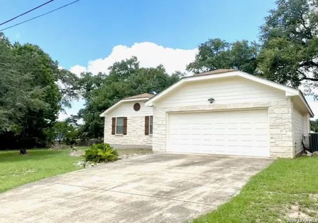 Photo 1 of Single family home for sale at 741 Lookout Dr, Canyon Lake, TX 78133 | MLS# 2004562 | Listing updated on 2026-09-14