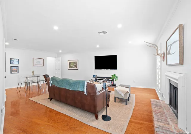 Listing Photo 4 - Condo for sale in building located at 201 Ellwood St, San Antonio, TX 78209 - Unit #211