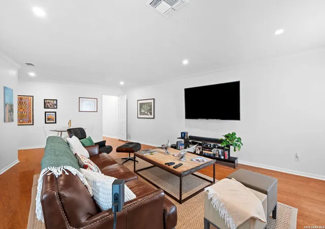Listing Photo 5 - Condo for sale in building located at 201 Ellwood St, San Antonio, TX 78209 - Unit #211