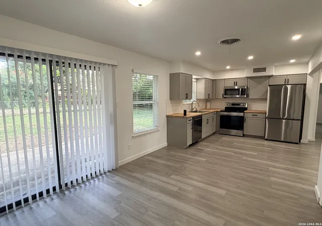 5th image of 317 E Wright Blvd, Universal City, TX 78148 | MLS# 2004625