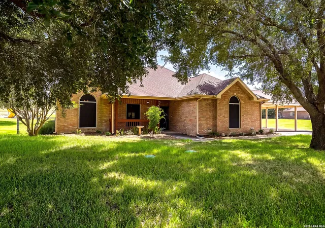 Photo 1 of Single family home for sale at 516 Lake Valley Dr, La Vernia, TX 78121 | MLS# 2004711 | Listing updated on 2026-10-07