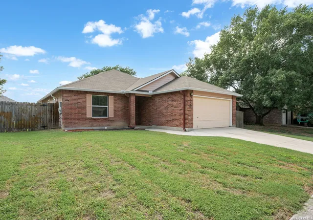 Photo 3 of Sale Pending at 5001 Castle Hill Dr, Cibolo, TX 78108 | MLS# 2004724 | Listing updated on 2026-09-01