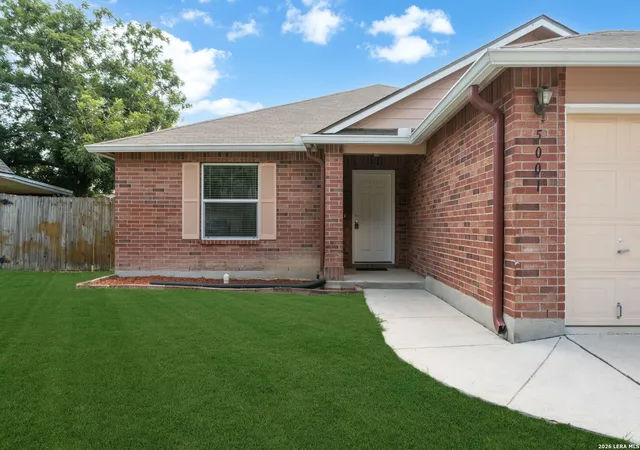 Photo 4 of Sale Pending at 5001 Castle Hill Dr, Cibolo, TX 78108 | MLS# 2004724 | Listing updated on 2026-09-01