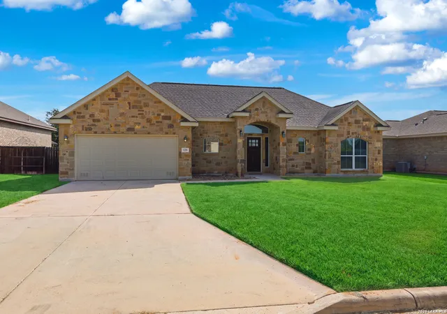 2nd image of 129 N 1st St, Floresville, TX 78114 | MLS# 2004731