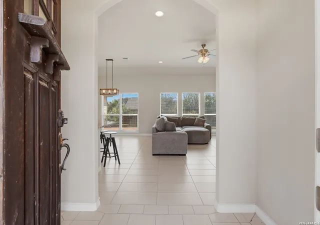 4th image of 129 N 1St St, Floresville, TX 78114 | MLS# 2004731