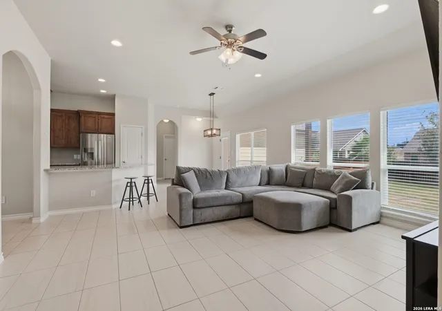 5th image of 129 N 1St St, Floresville, TX 78114 | MLS# 2004731