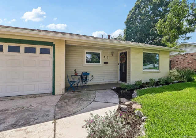 Photo 3 of Single family home for sale at 713 Lake, Kerrville, TX 78028 | MLS# 2004748 | Listing updated on 2026-08-11