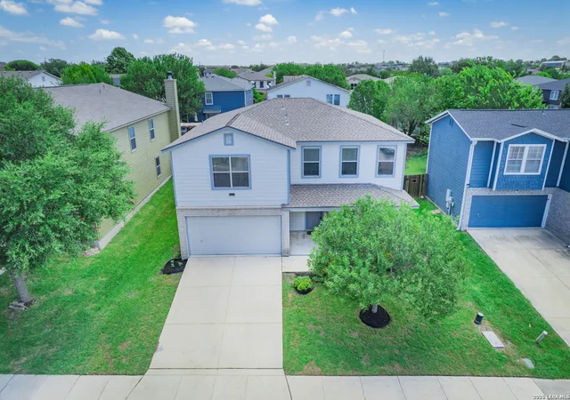 Photo 2 of Sale Pending at 204 Gatewood Oaks, Cibolo, TX 78108 | MLS# 2004769 | Listing updated on 2026-08-25