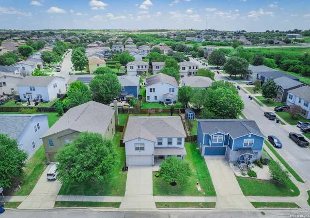 Photo 3 of Sale Pending at 204 Gatewood Oaks, Cibolo, TX 78108 | MLS# 2004769 | Listing updated on 2026-08-25