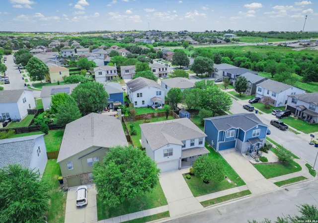 Photo 4 of Sale Pending at 204 Gatewood Oaks, Cibolo, TX 78108 | MLS# 2004769 | Listing updated on 2026-08-25