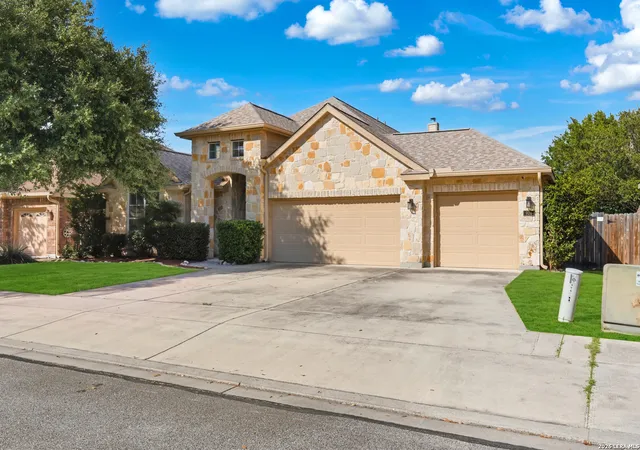 Photo 3 of Single family home for sale at 906 Bobby Jones Dr, Cibolo, TX 78108 | MLS# 2004770 | Listing updated on 2026-09-14
