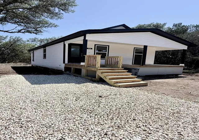 4th image of 918 Scenic Dr, Bandera, TX 78003 | MLS# 2004786