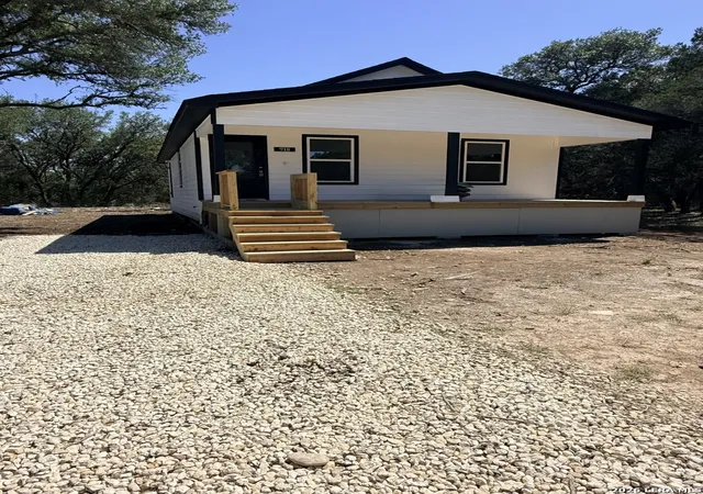 5th image of 918 Scenic Dr, Bandera, TX 78003 | MLS# 2004786