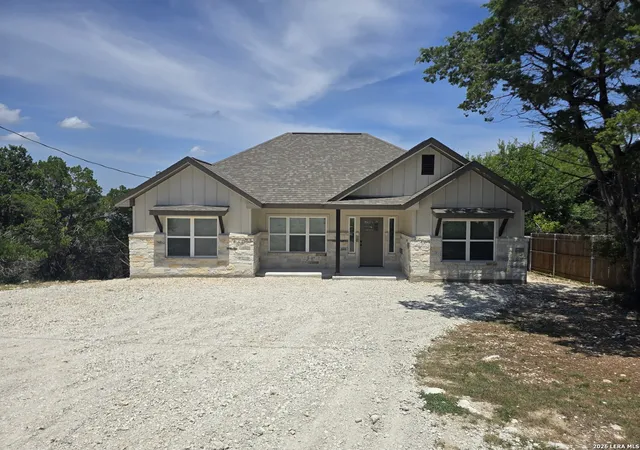 Photo 3 of Single family home for sale at 563 Irene Dr, Canyon Lake, TX 78133 | MLS# 2004797 | Listing updated on 2026-09-12